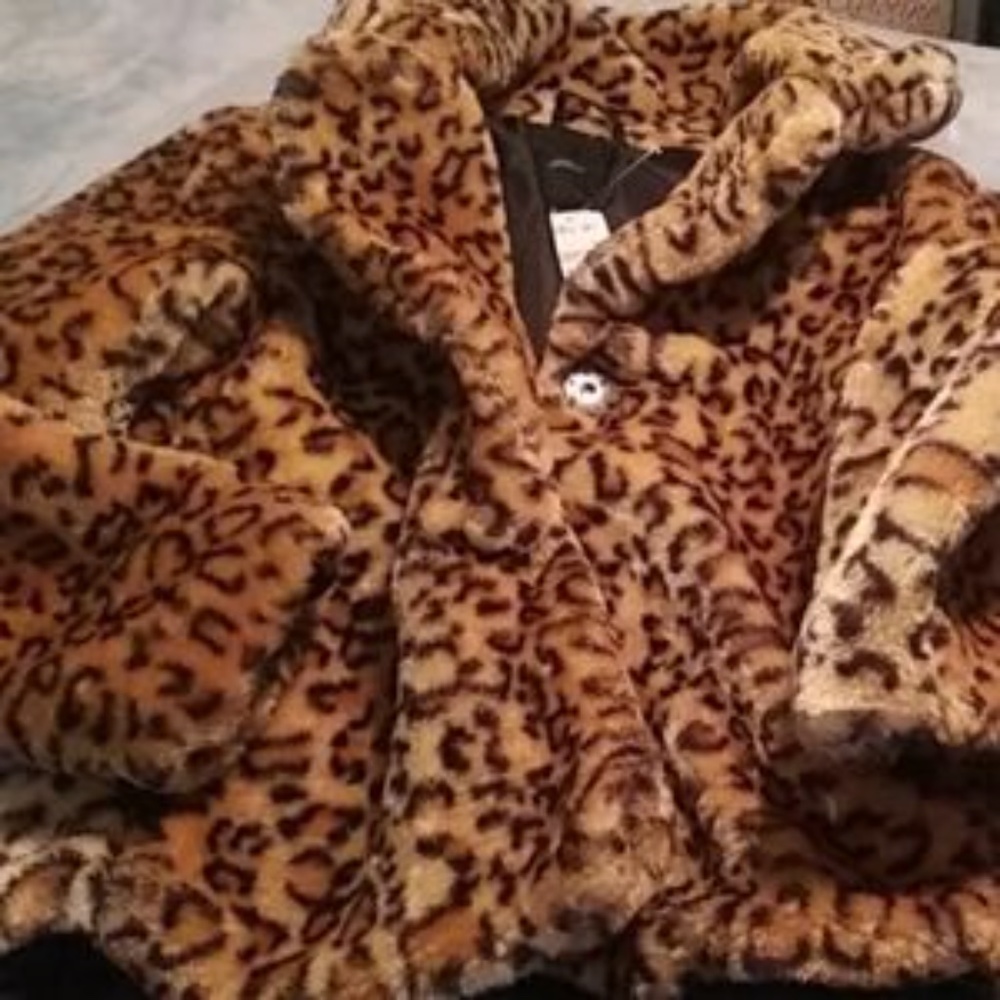 GRADUATION FOREVER 21 Cropped Léopard Lush Plush Faux Fur NWT - Picture 3 of 4